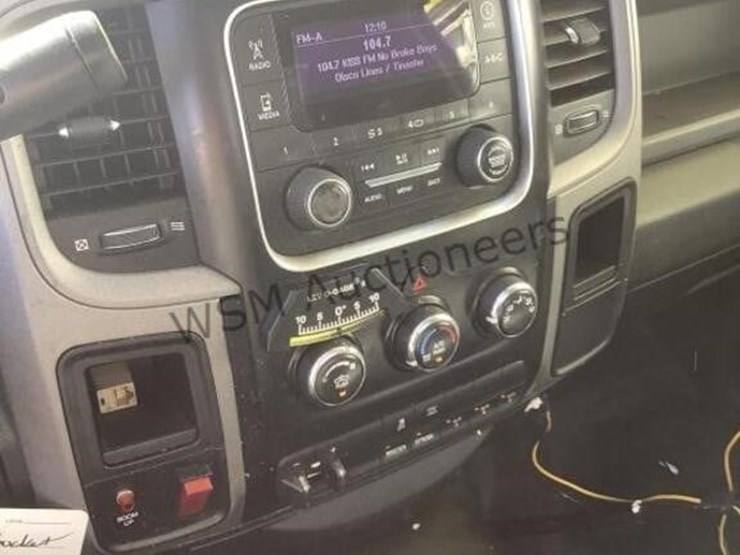 2014-ram-4500-bucket-truck-image-29