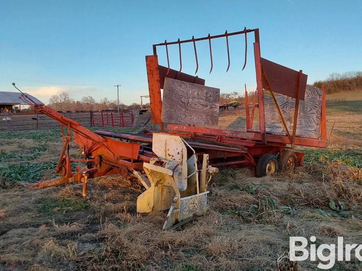 new-holland-1044-image-1