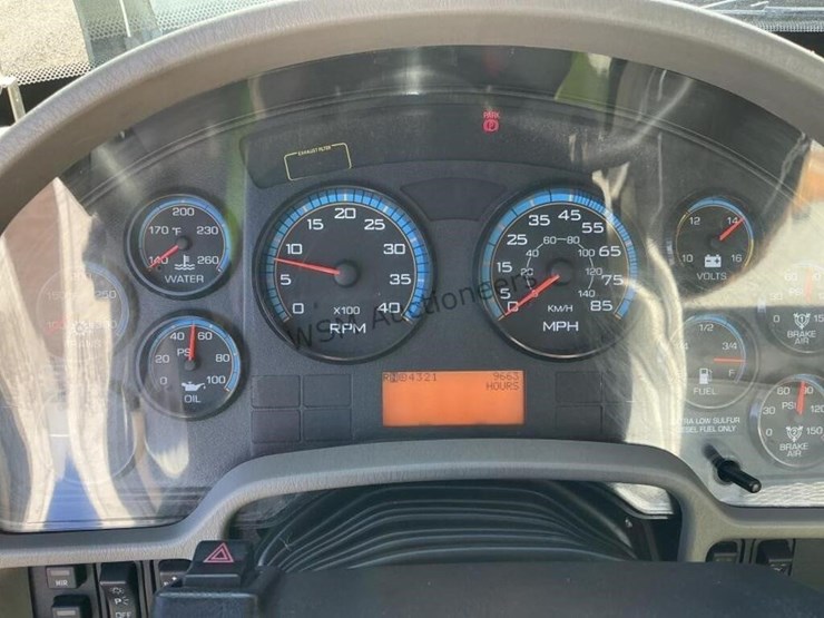 2013-international-7400-image-23