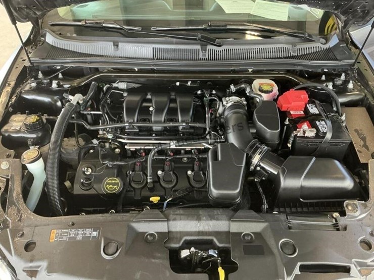 2015-ford-taurus-sdn-image-10