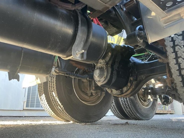 2008-sterling-l8500-image-32