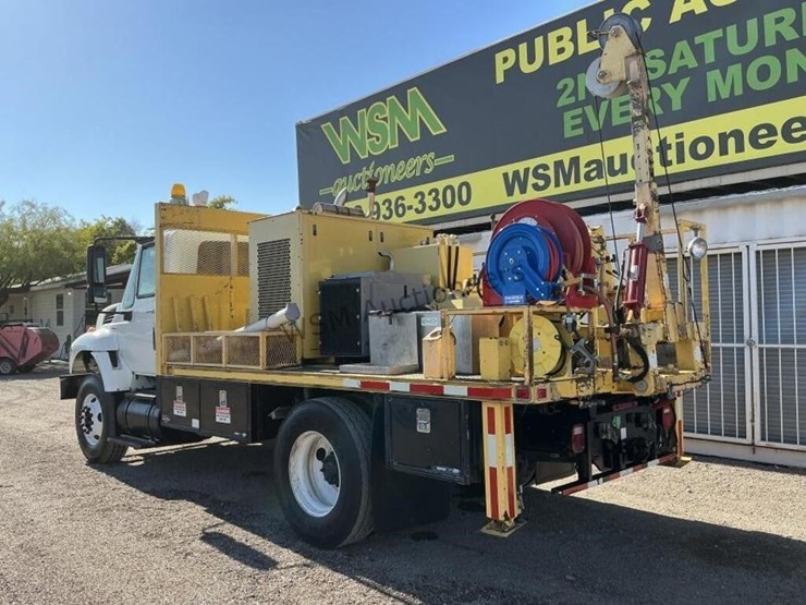 2009-international-7400-image-7