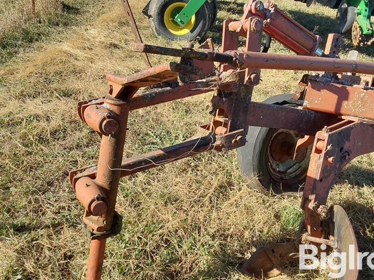 international-710-image-18