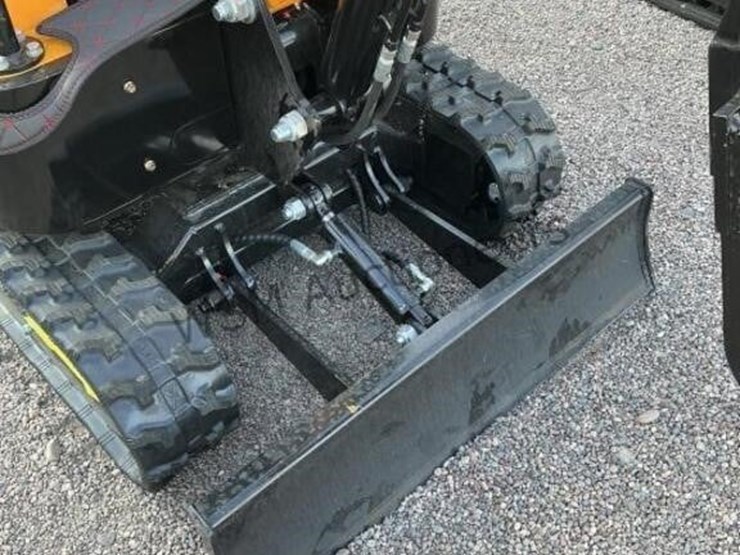 2025-miva-15-mini-excavator-image-6