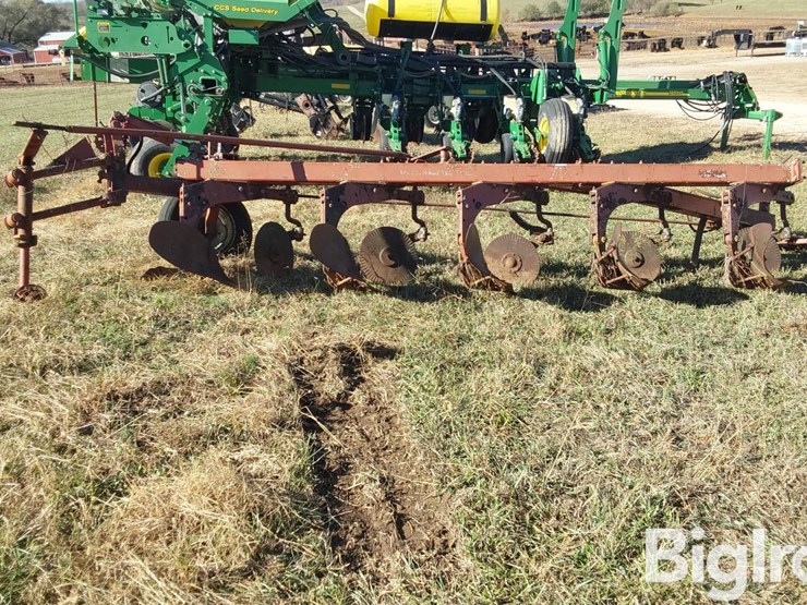 international-710-image-4