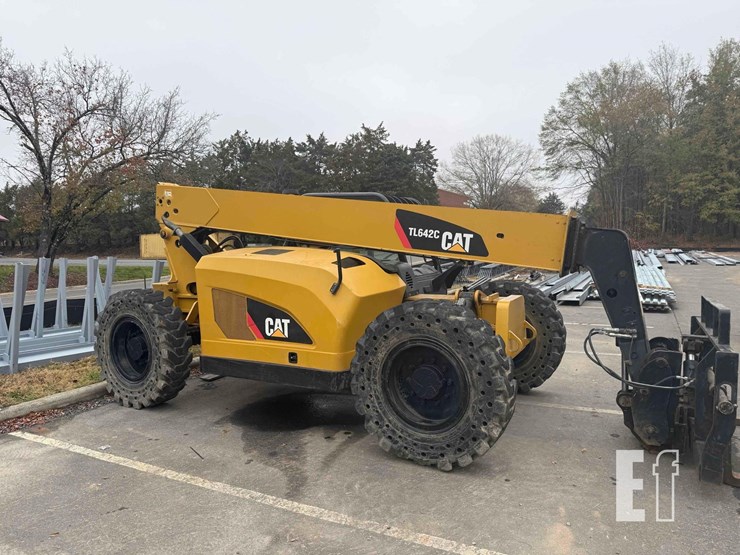 caterpillar-tl642c-image-1