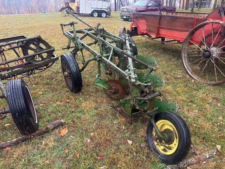 john-deere-3-bottom-plow-image-2