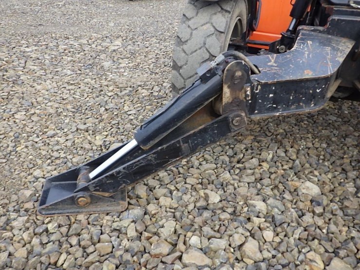 2012-jlg-g10-55a-image-11