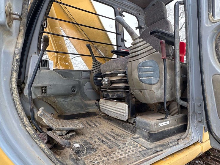 deere-230-lc-image-24