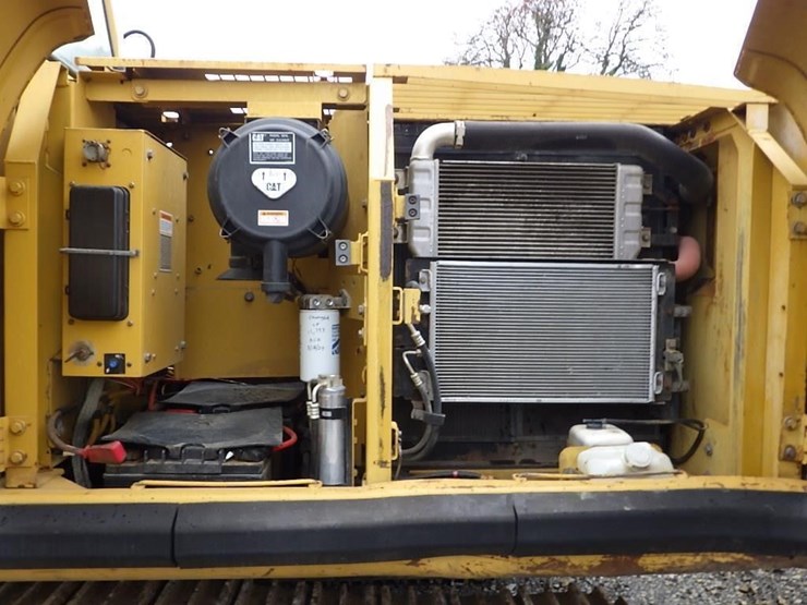 caterpillar-320c-image-14