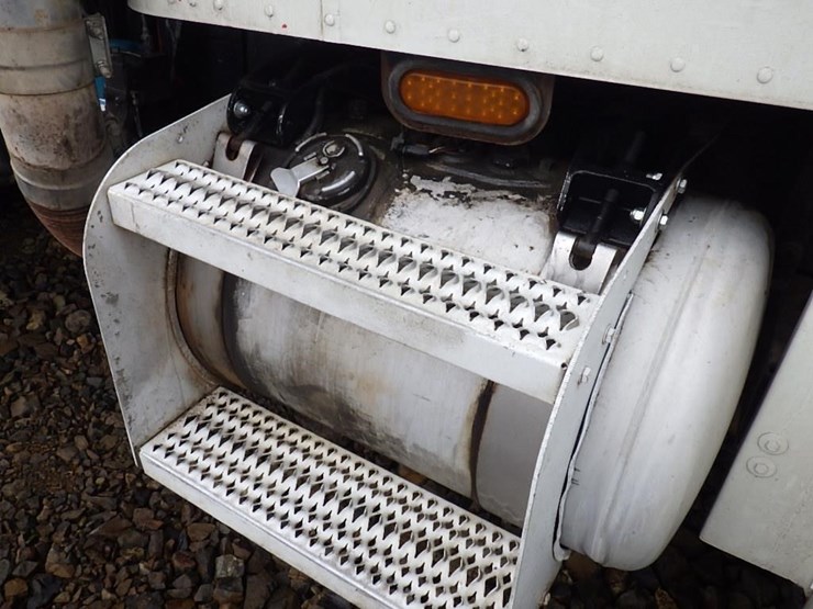 peterbilt-357-image-17