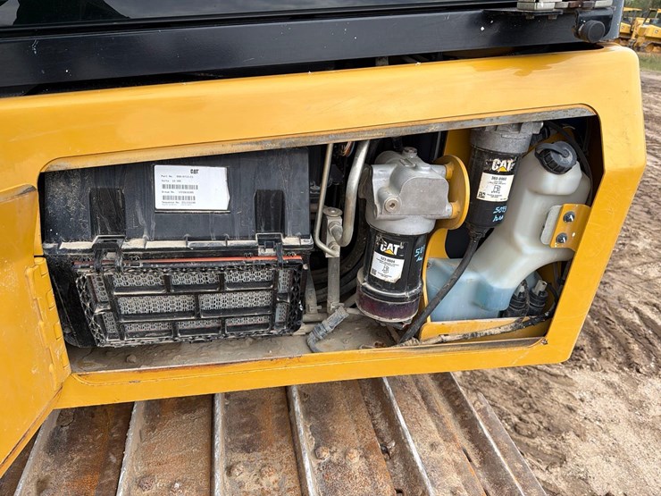 2021-caterpillar-d3-lgp-image-21