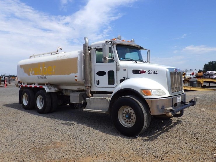 2016-peterbilt-348-image-2