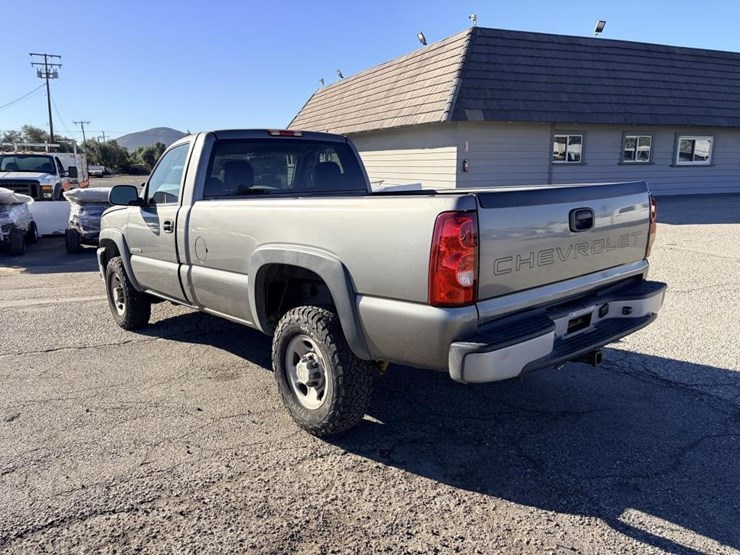 chevrolet-silverado-2500-image-4