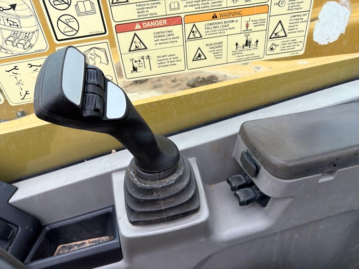 2019-caterpillar-tl1255-image-16