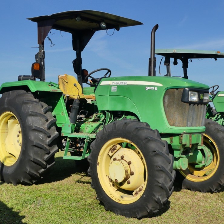 JOHN DEERE 5075E