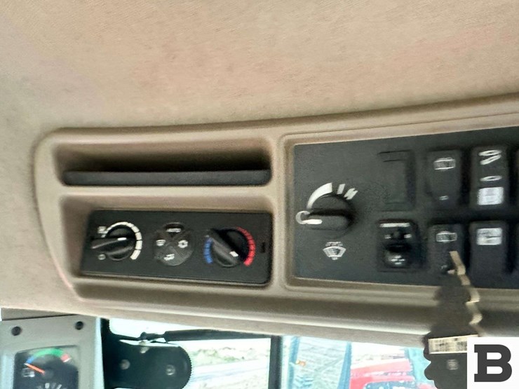 case-ih-400-image-107