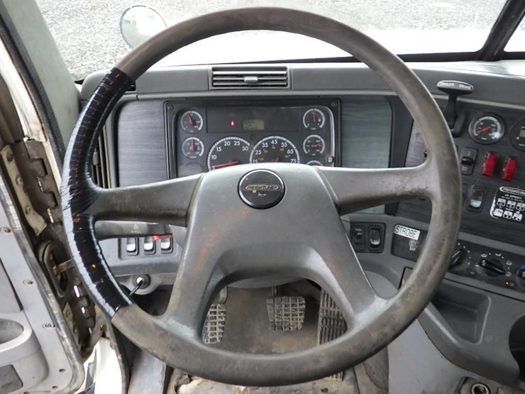 2005-freightliner-columbia-t/a-truck-tractor-image-24