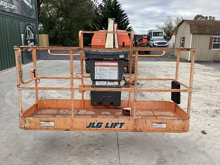 2008-jlg-800s-image-10