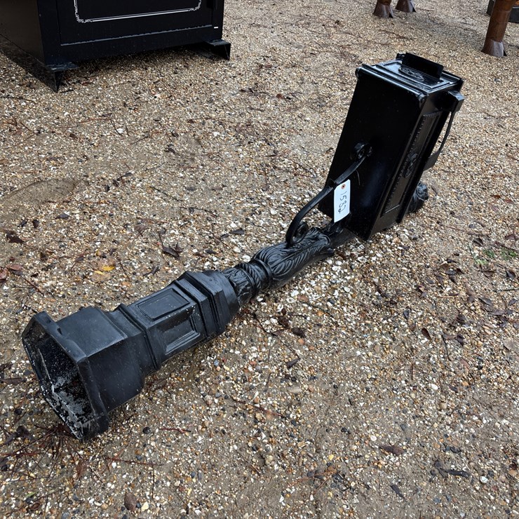 #1582 • DECORATIVE VINTAGE MAILBOX