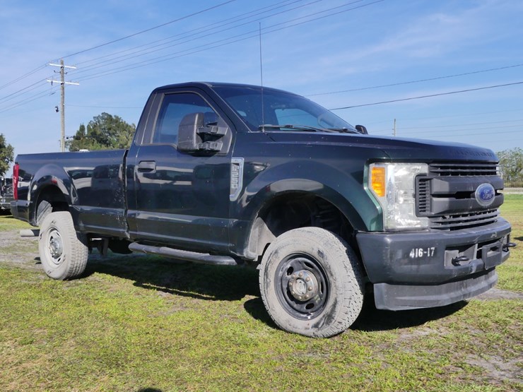 2017-ford-f250-xl-image-1