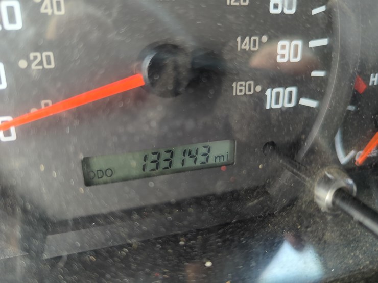 2018-isuzu-npr-image-15