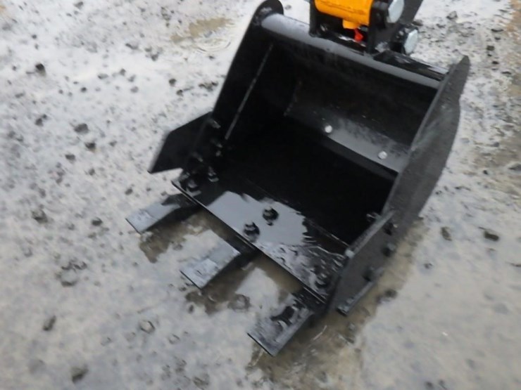 2025-vicsec-15-y-hydraulic-excavator-image-14