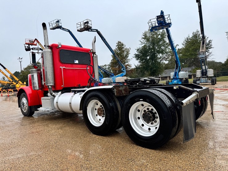 2003-peterbilt-379-image-4