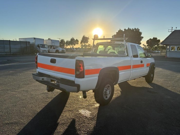 2005-chevrolet-2500-image-3