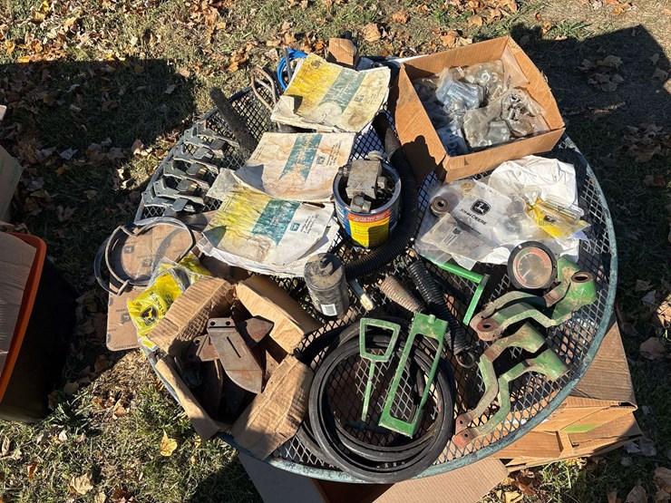 john-deere-7240-image-40