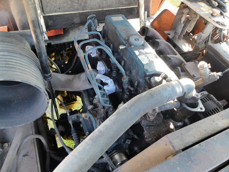 2004-kubota-r520-image-5