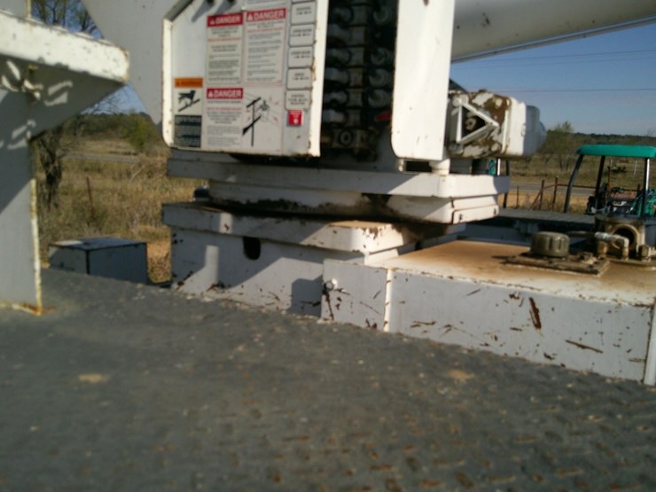 2017-ford-750-image-5