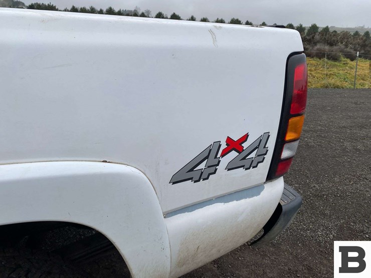 2006-gmc-sierra-2500-image-18