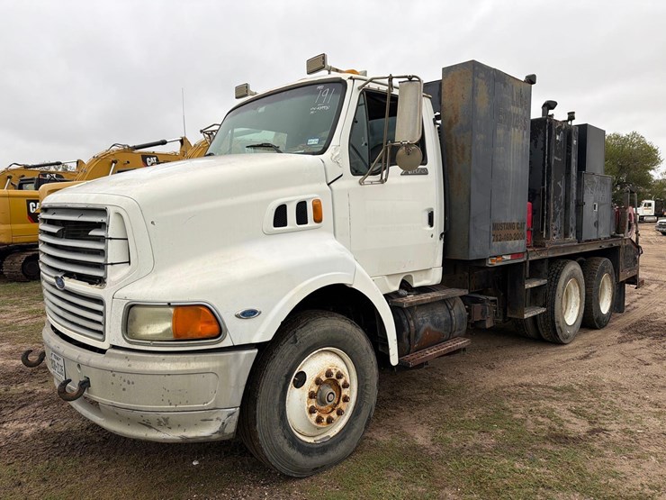 1997-ford-f800-image-2