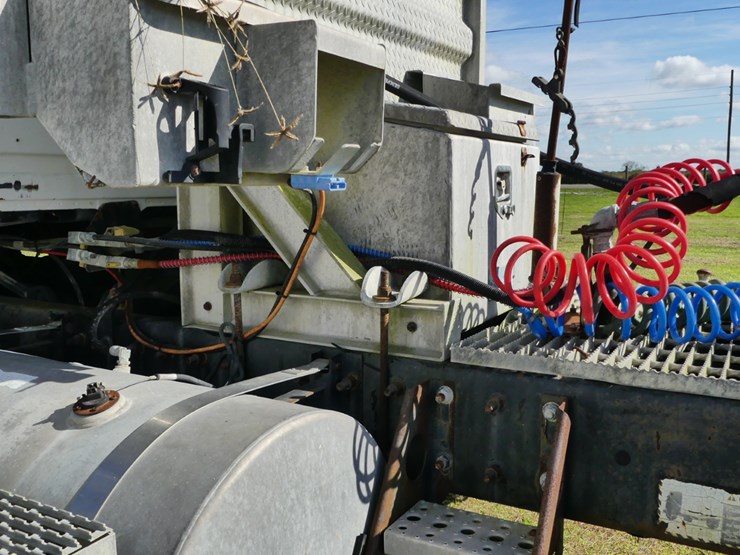 2000-mack-ch613-image-9