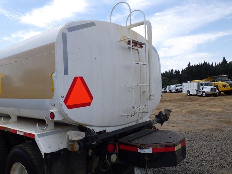 2016-peterbilt-348-image-12