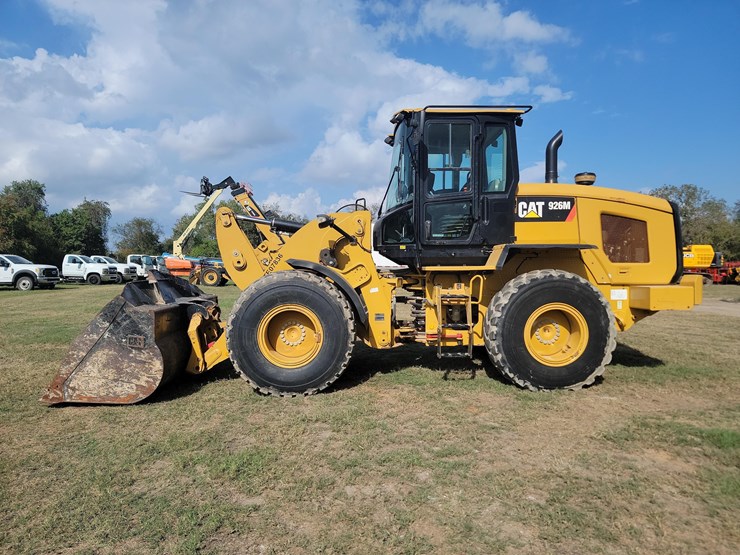 2020-caterpillar-926-image-1