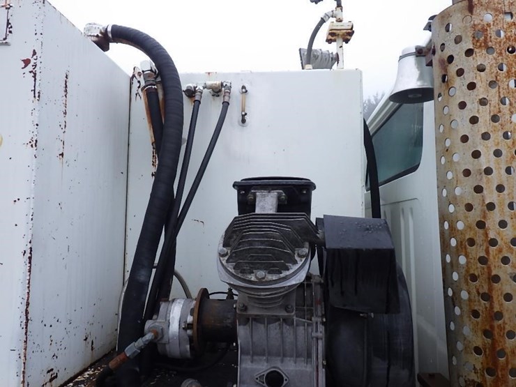 international-4900-image-35