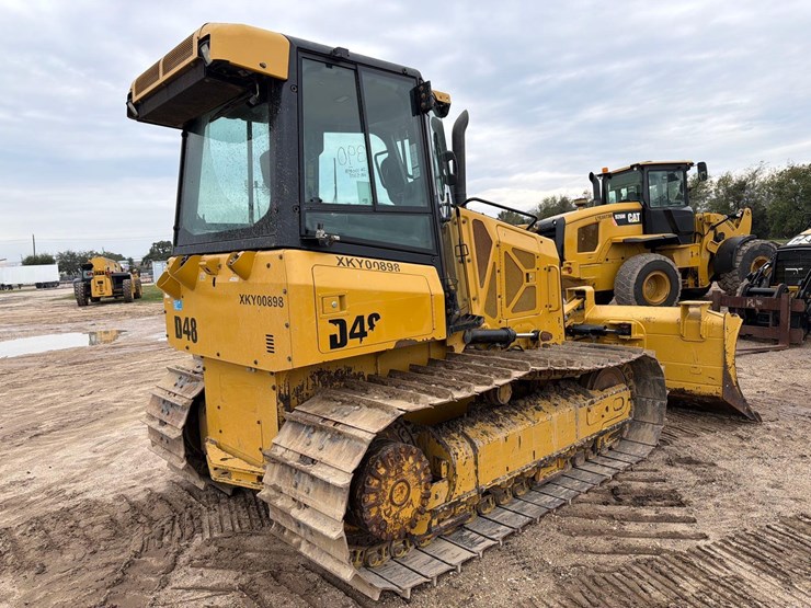 2021-caterpillar-d3-lgp-image-5