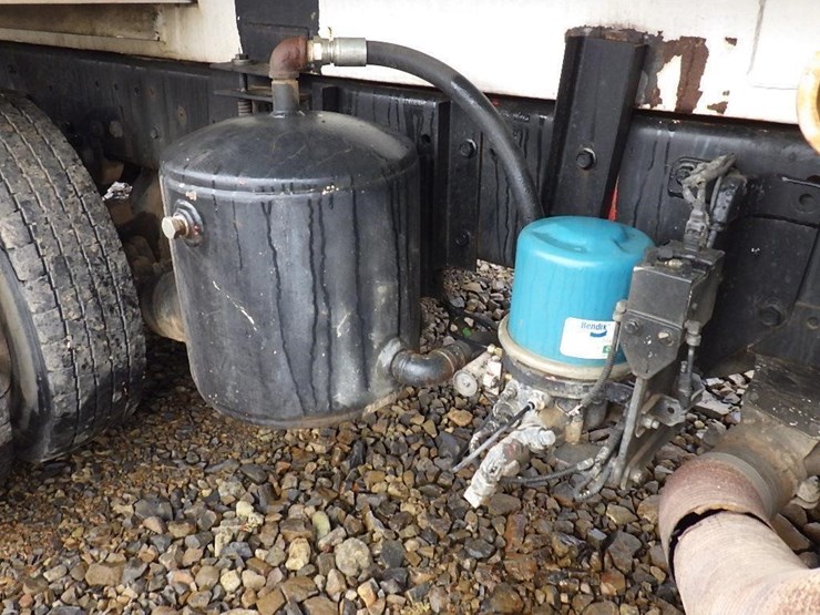 peterbilt-357-image-18