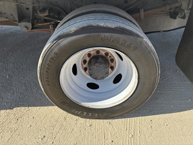 2015-ford-f550-xlt-image-8