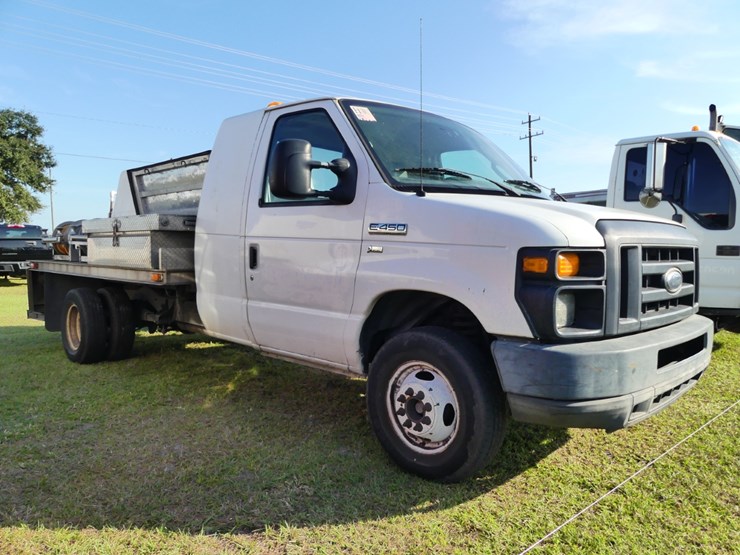 2011-ford-e450-image-2