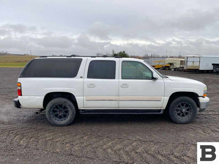 2004-chevrolet-suburban-image-6