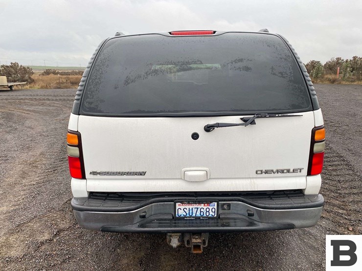 2004-chevrolet-suburban-image-4