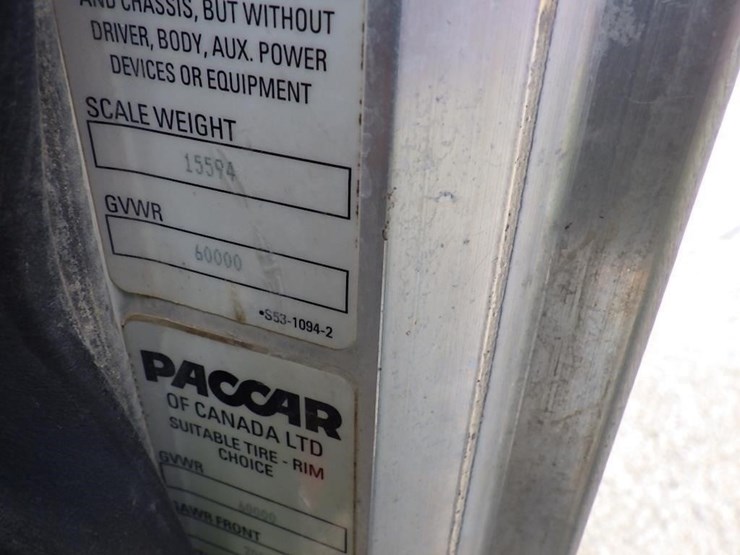 2016-peterbilt-348-image-50