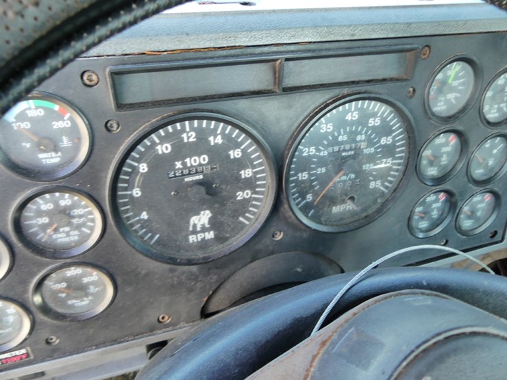2000-mack-ch613-image-15