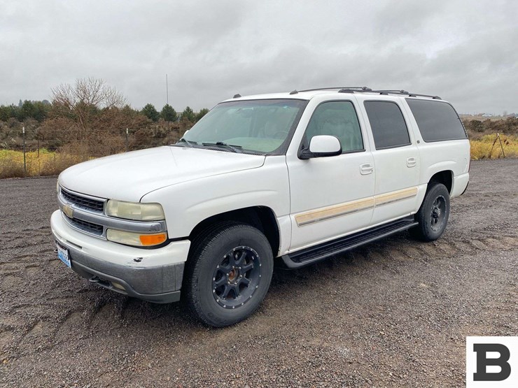 2004-chevrolet-suburban-image-1