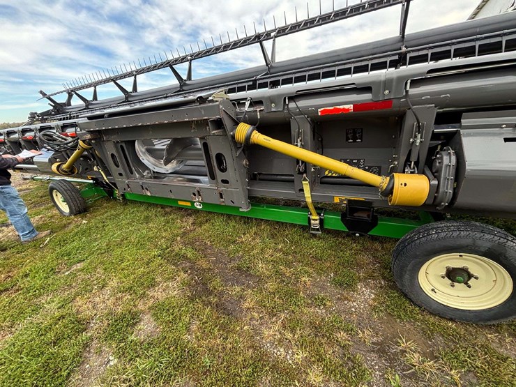 2012-massey-ferguson-35ft-grain-platform-w/-header-cart-image-6