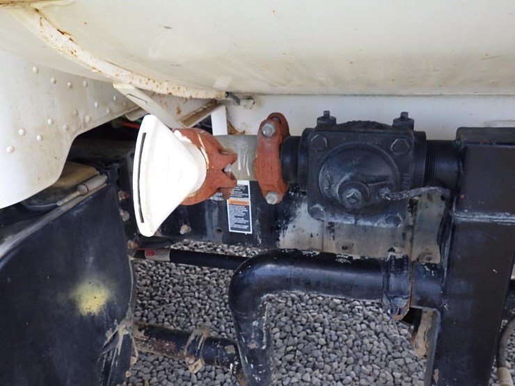 2016-peterbilt-348-image-8