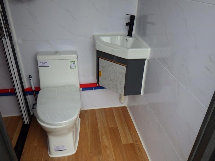 portable-toilet-w/-shower-image-12